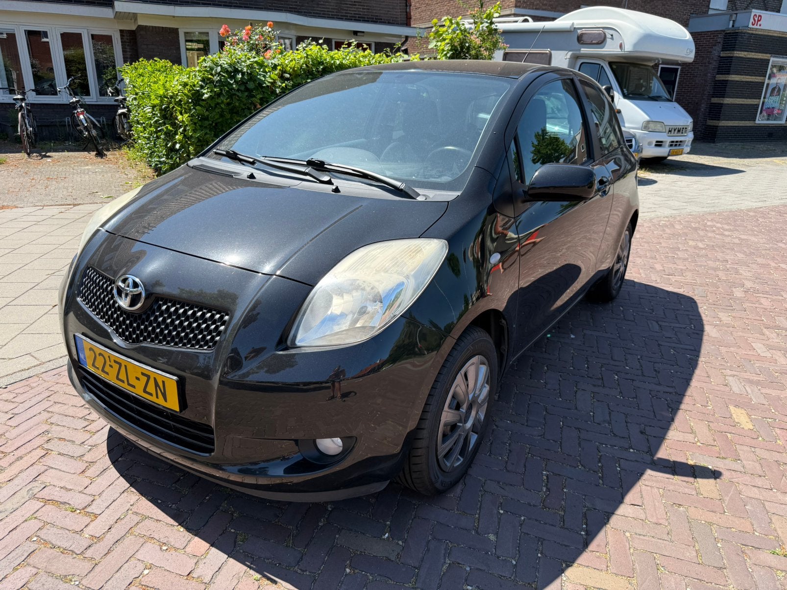 Toyota Yaris 1.3 16V Vvt-i 3DR Luna 2008 Zwart AIRCO APK, Auto's, Voorwielaandrijving, 40 €/maand, 4 cilinders, 995 kg