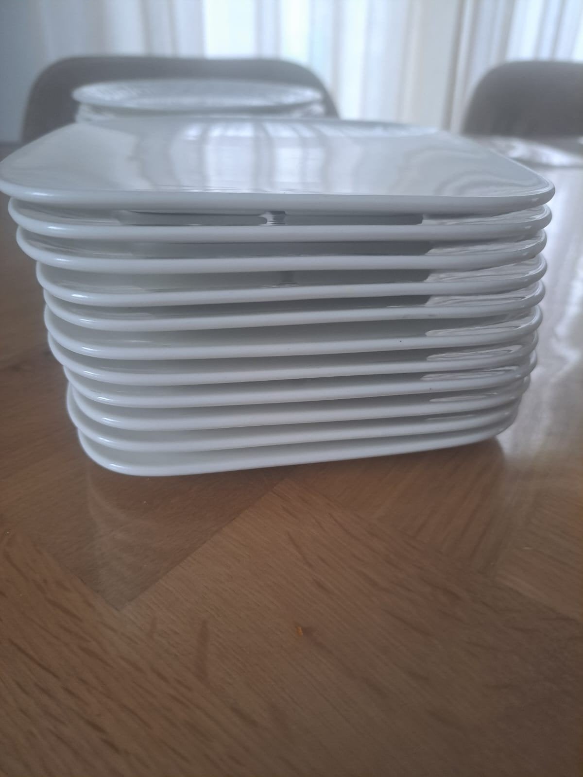 Wit servies set - Borden en kommen, Ophalen of Verzenden, Gebruikt, Keramiek, Bord(en)