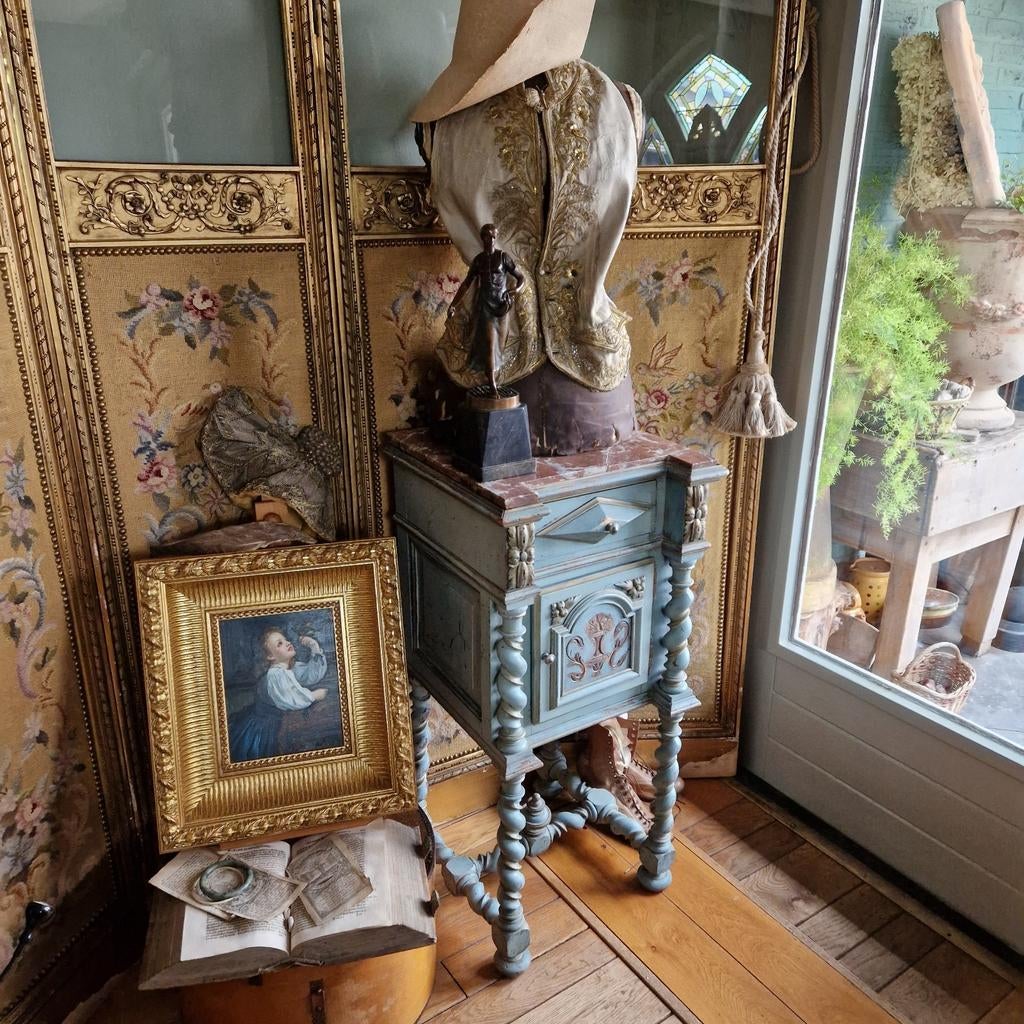 Antiek brocante frans kastje nachtkastje gangkast  bijzettaf, Ophalen