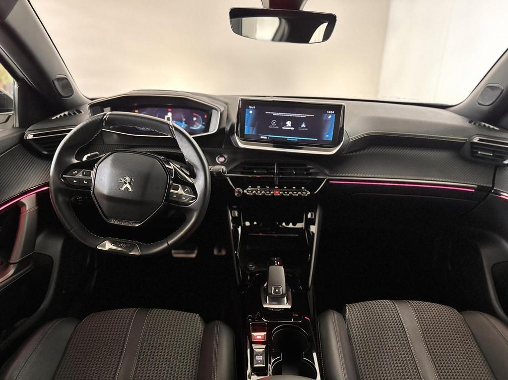 Peugeot 2008 1.2 PureTech GT Line|360 CAMERA|CARPLAY|LANE AS, Gebruikt, Zwart, 4 cilinders, Met garantie (alle)