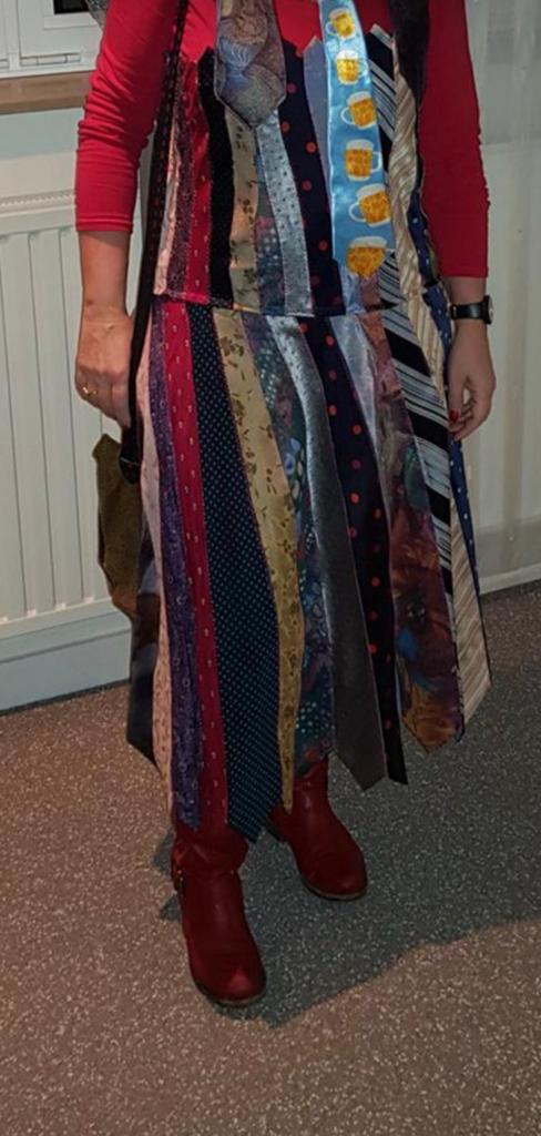 Unieke Carnavalsjurk van stropdassen - Maat 40/42, Kleding | Dames, Carnavalskleding en Feestkleding, Carnaval, Maat 42/44 (L)