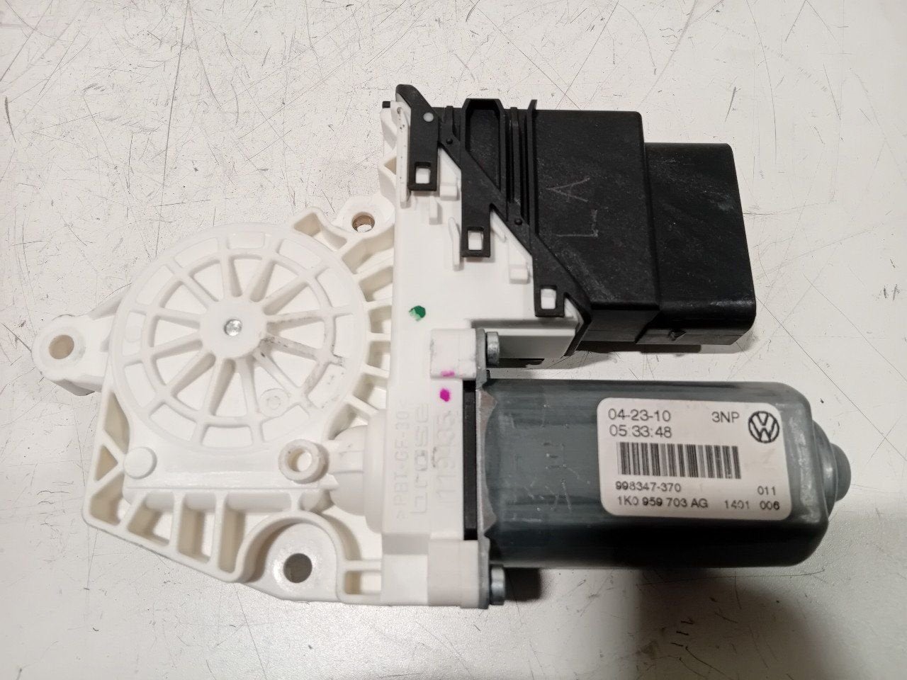Motor raammechaniek elektrisch links achter Volkswagen Golf, Onderdelen@venauto.nl, Van der Ven Autorecycling B.V., Gebruikt, Ettenseweg 76, 4706 PB Roosendaal, The Netherlands