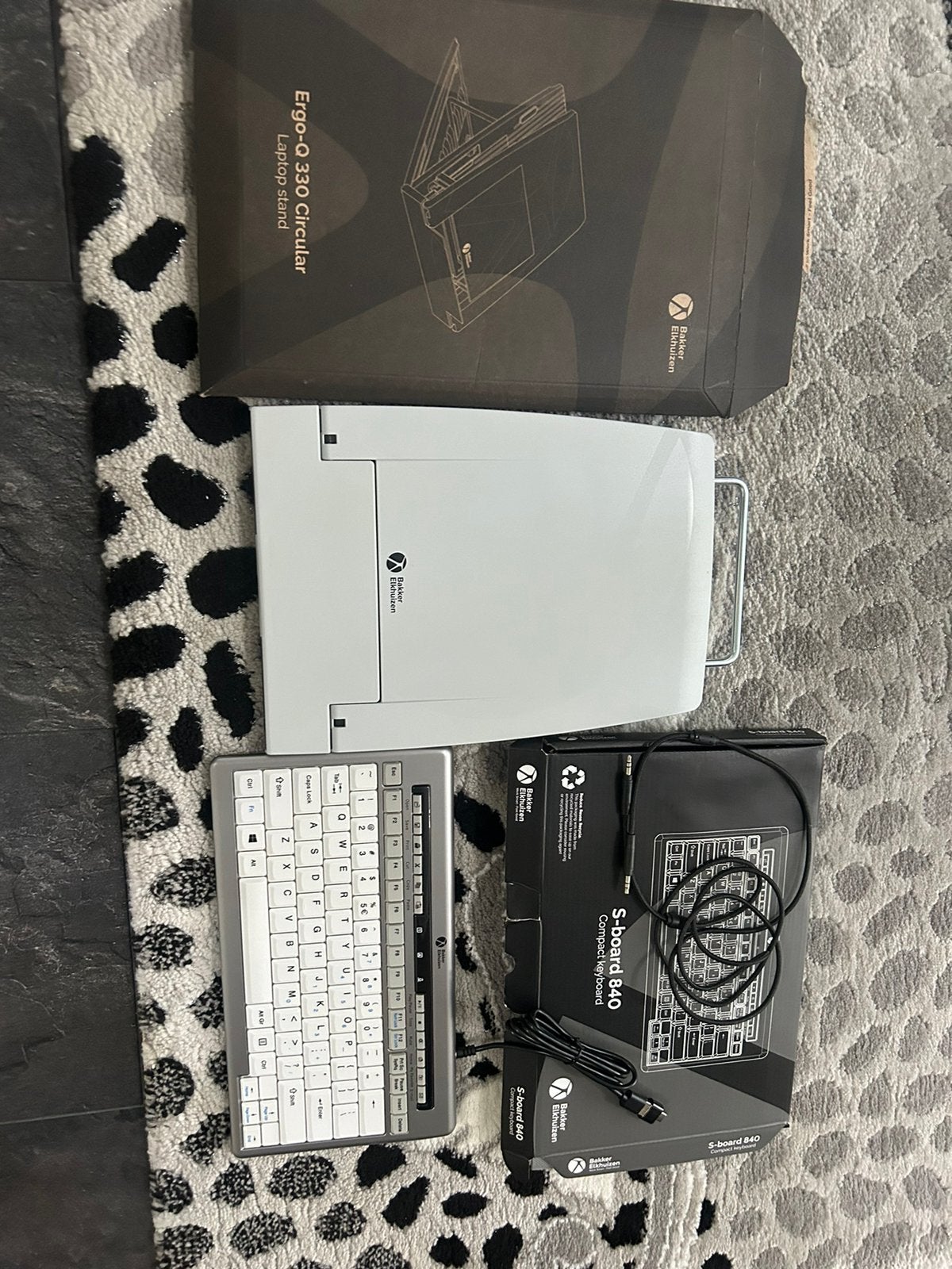 NEUW  Bakjer Enkhuizen S-840 toetsbord +laptot stand, Ophalen, Zo goed als nieuw