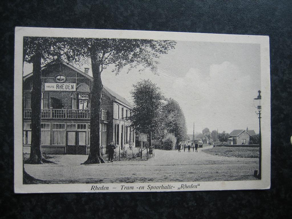 RHEDEN Tram en Spoorhalte, Verzamelen, Ansichtkaarten | Nederland, Ophalen of Verzenden, 1920 tot 1940, Gelderland