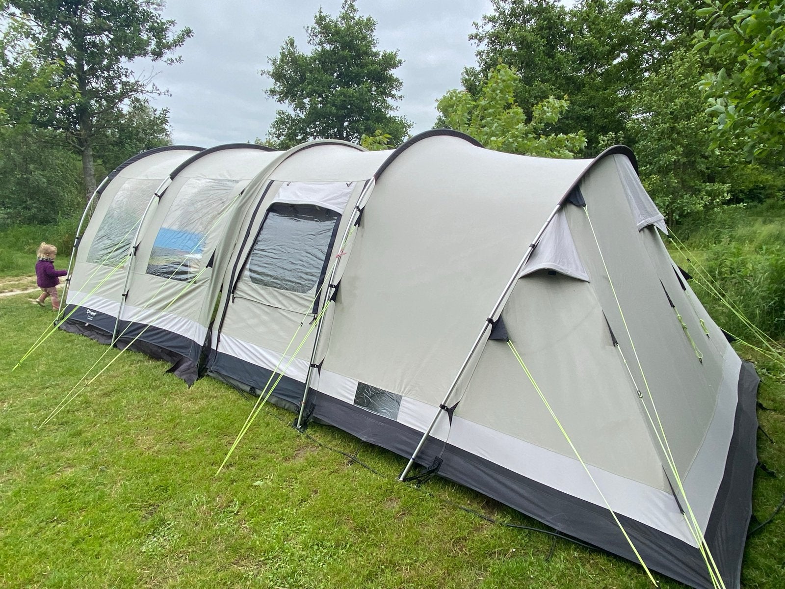 Outwell Trout Lake 5 tent met extension en vloerkleed, Caravans en Kamperen, Tenten, Ophalen, Gebruikt, Tot en met 5