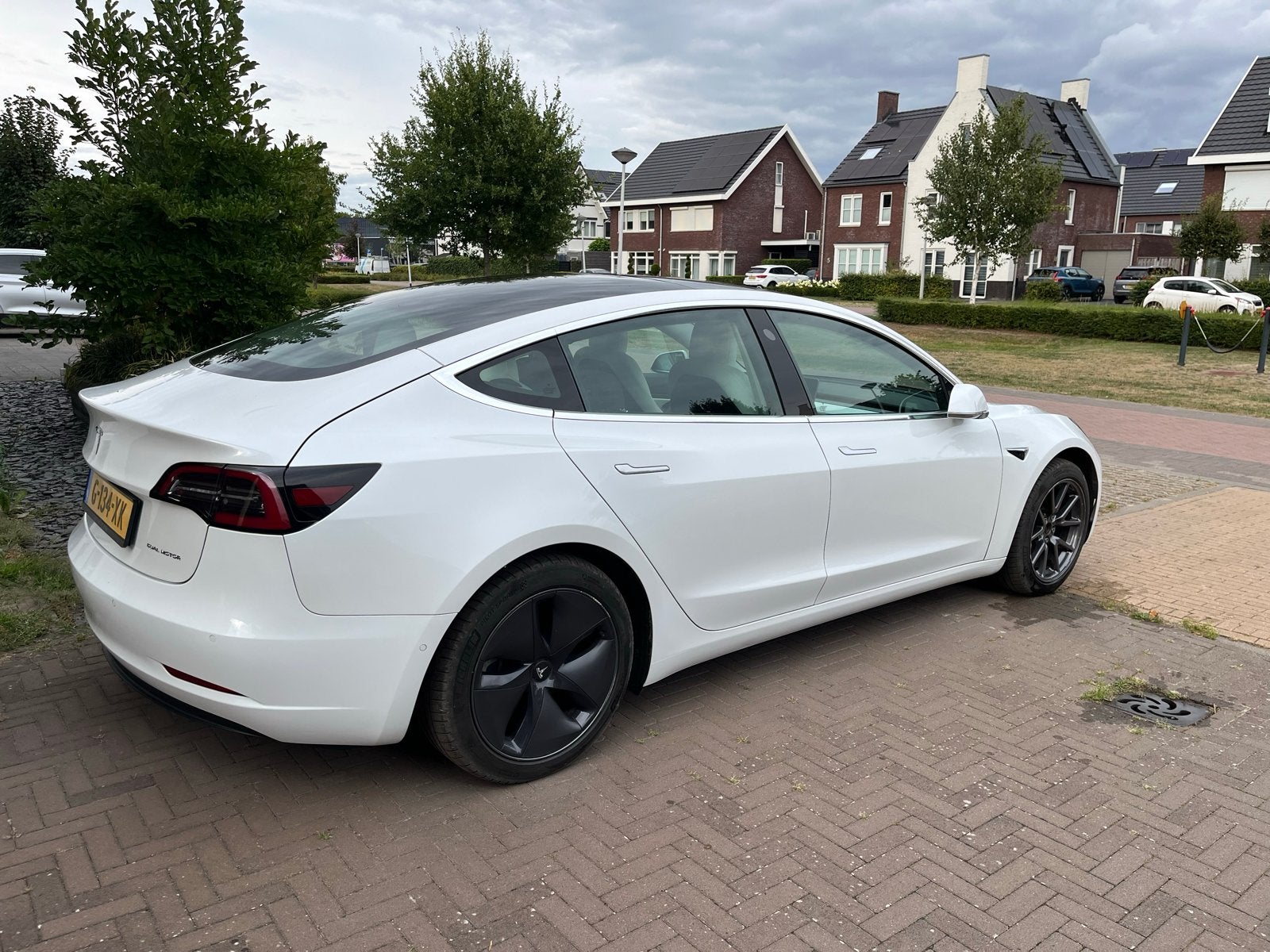 Tesla Model 3 originele Aero velgen met goede zomerbanden, Auto-onderdelen, Banden en Velgen, Ophalen, 18 inch, Gebruikt, Banden en Velgen