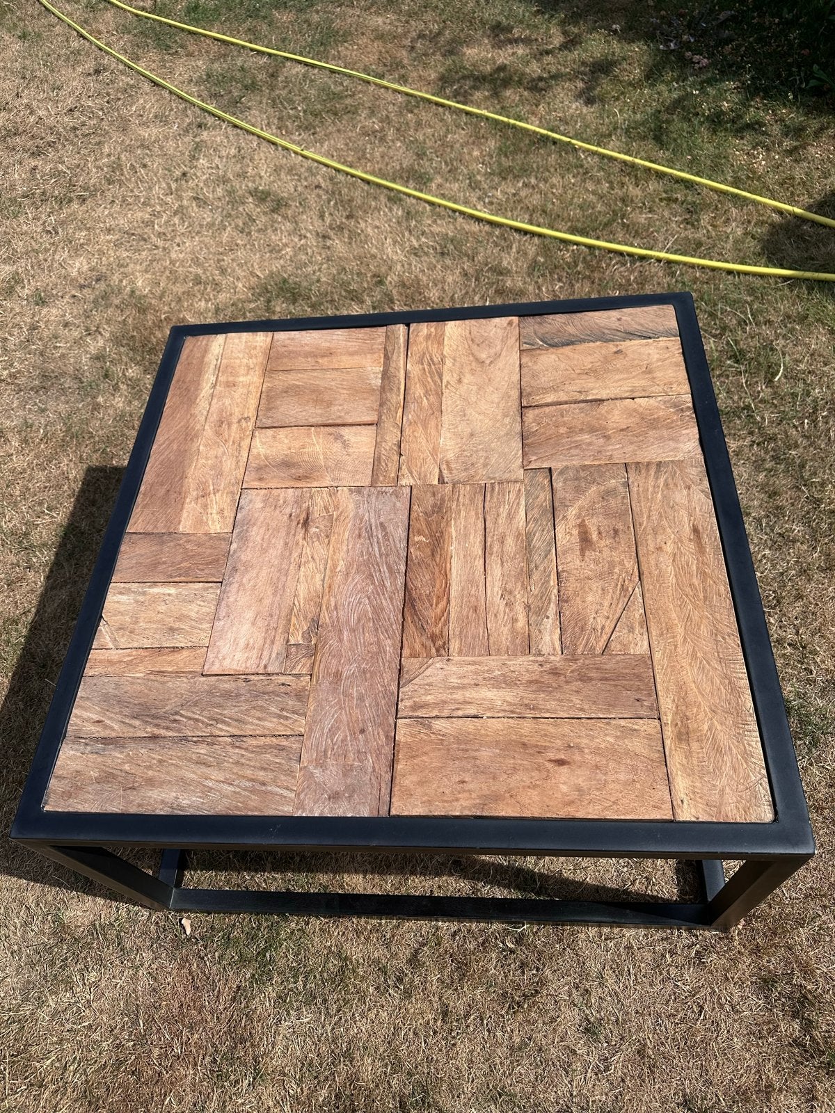 Salontafel met houten blad en metalen frame, Ophalen, Gebruikt, 100 tot 150 cm, Vierkant