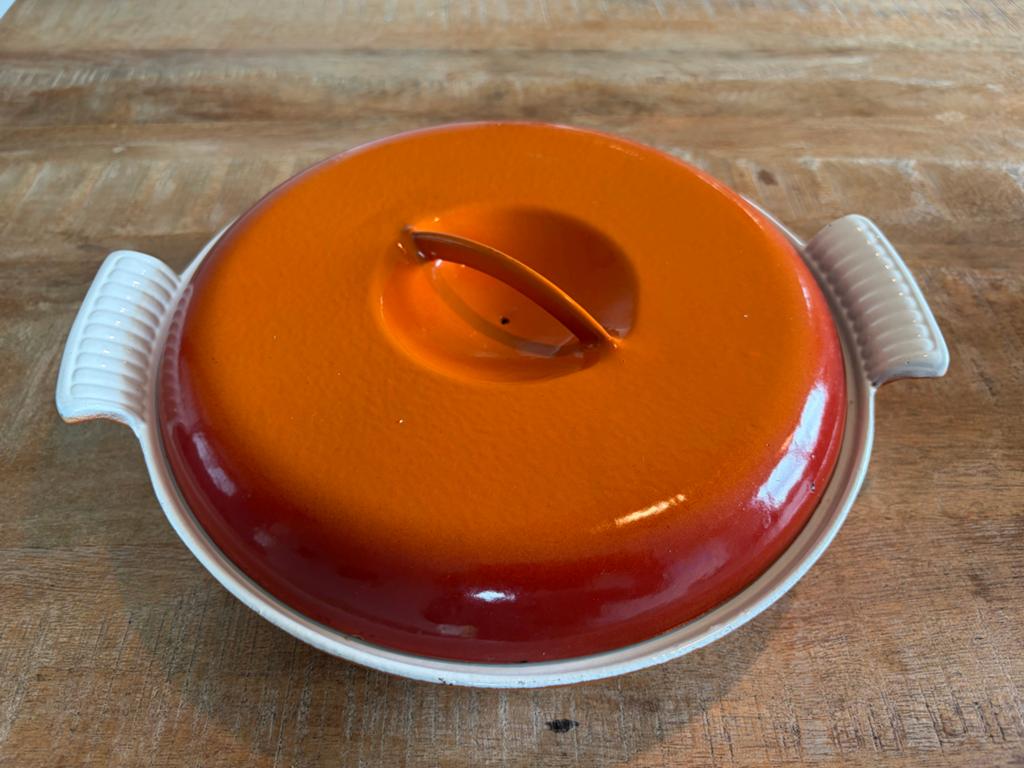 Twee vintage  gietijzeren schalen met deksel van de DRU, Le Creuset, Ophalen of Verzenden, Metaal, Oranje