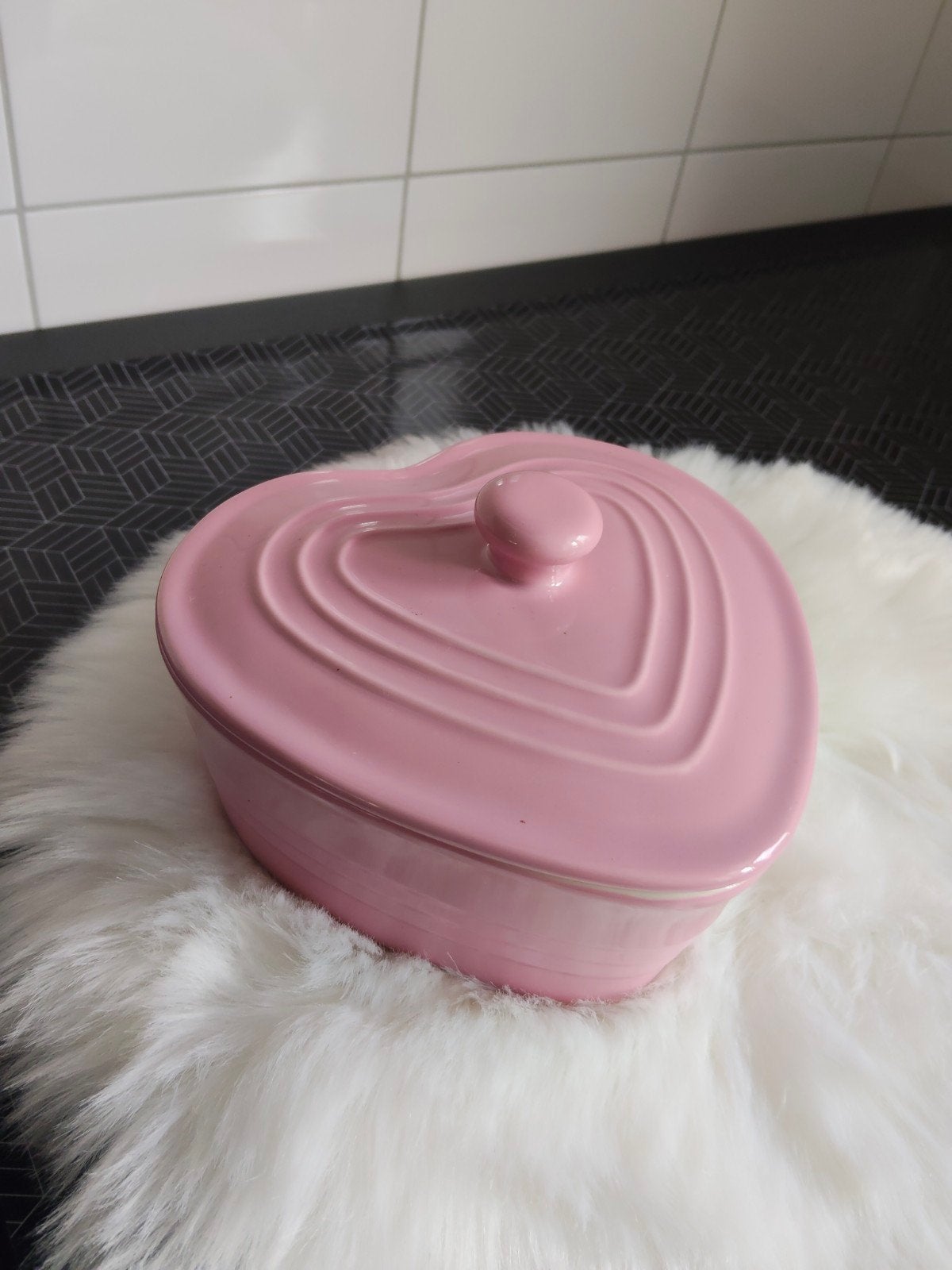 roze hart ovenschaal met deksel, Ophalen of Verzenden, Overige stijlen, Aardewerk, Schaal of Schalen