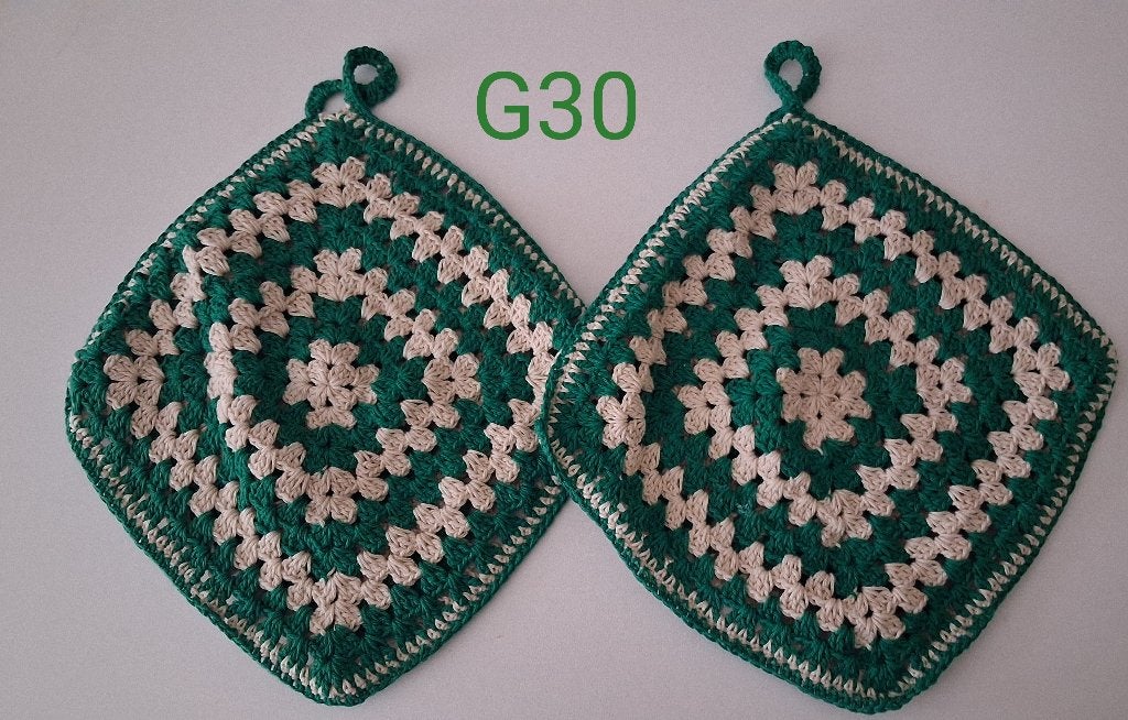 G30. 2 gehaakte pannenlappen crème/groen., Hobby en Vrije tijd, Ophalen of Verzenden, Nieuw, Haken, Overige typen