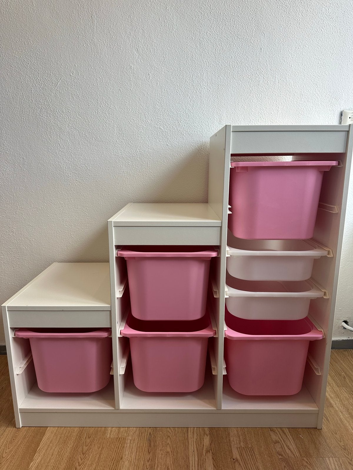 IKEA Trofast opbergkast met roze bakken 5 stuks en 2 witte, Ophalen, Gebruikt, Kast, 50 tot 70 cm