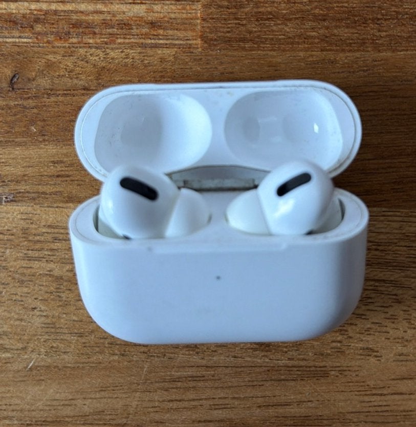 Airpods pro 1gen - krakend geluid, Telecommunicatie, Mobiele telefoons | Oordopjes, Gebruikt, Apple, In oorschelp (earbud), Wit