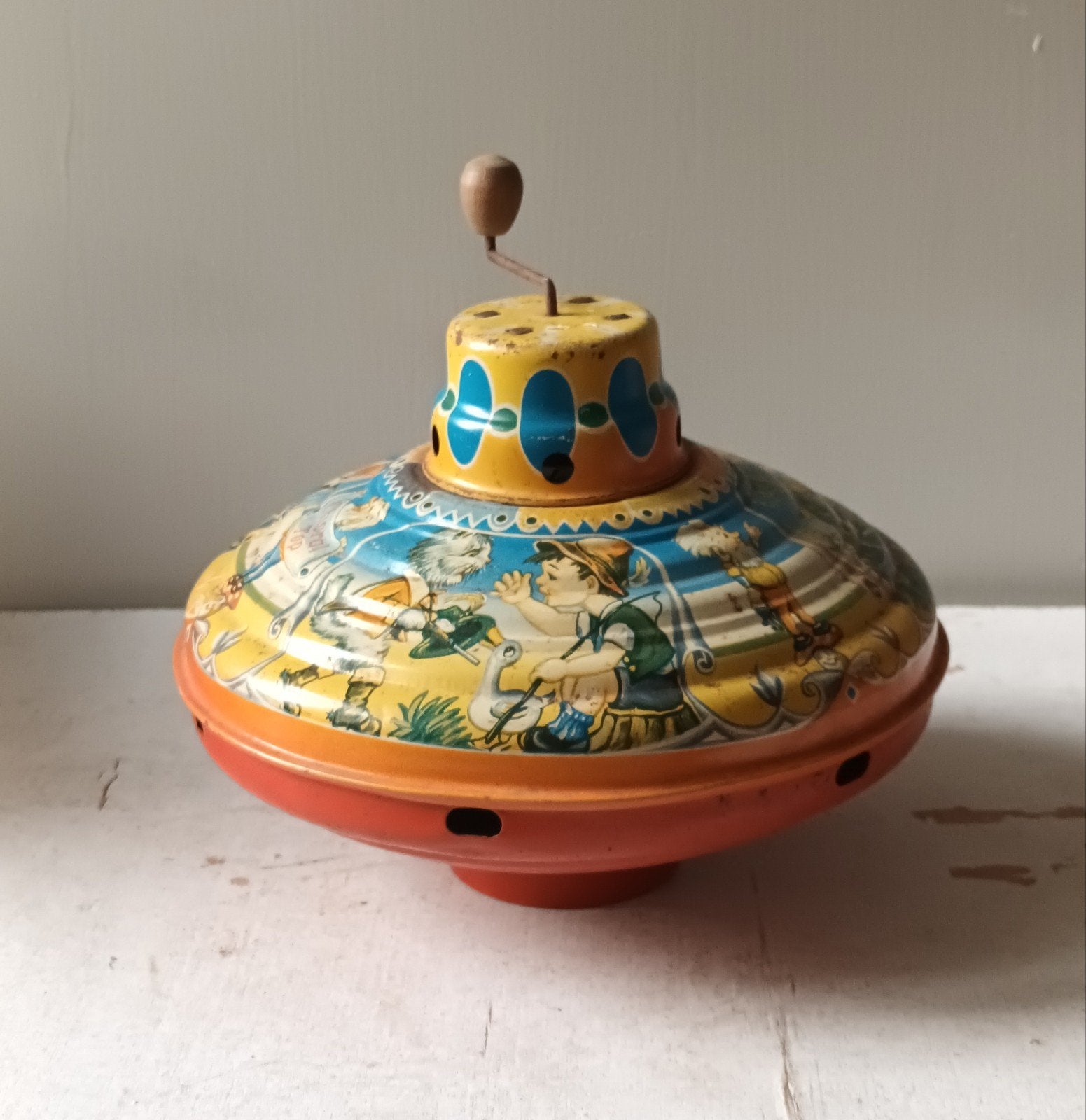Vintage Tinnen tol met sprookjes afbeeldingen, Antiek en Kunst, Antiek | Speelgoed, Ophalen of Verzenden