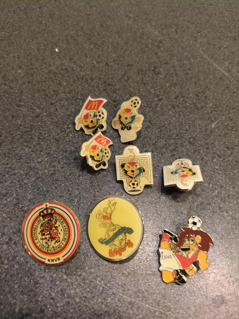 Vintage KNVB en McDonald's voetbal pins/speldjes, Verzamelen, Speldjes, Pins en Buttons, Ophalen of Verzenden, Gebruikt, Sport