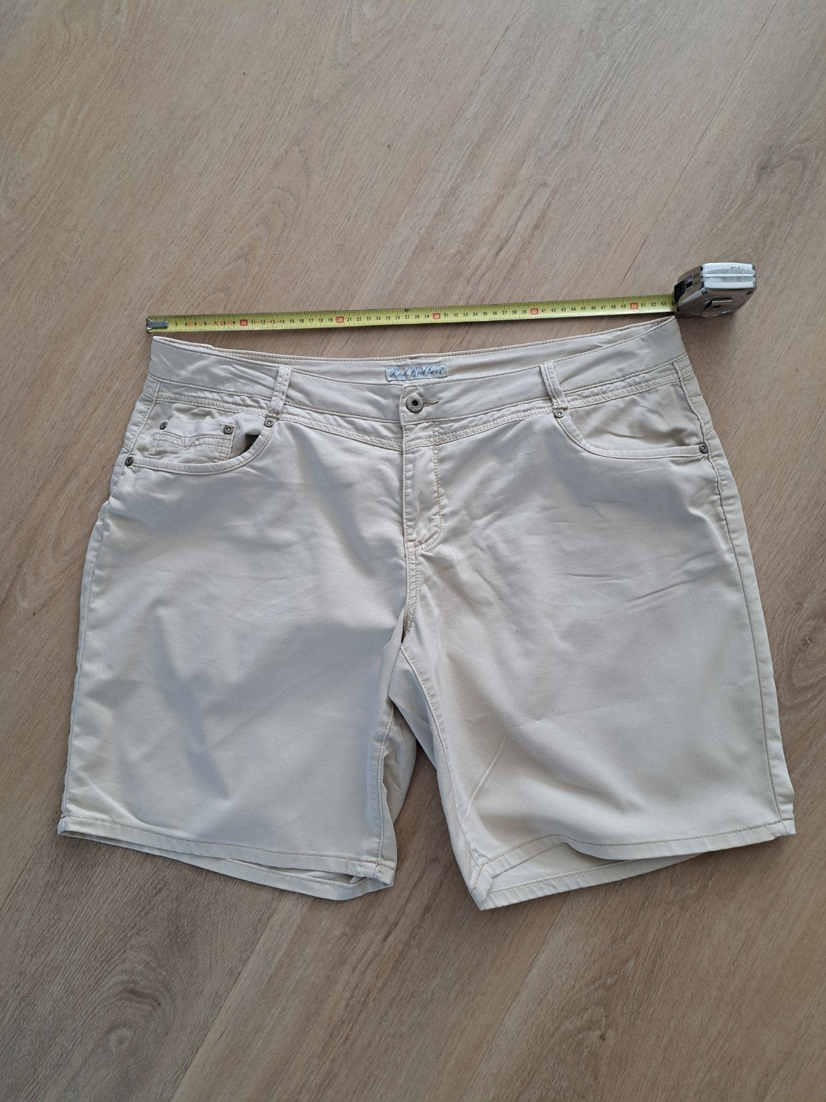 Zeer nette Red Button short ( beige ) maat 52 ., Kleding | Dames, Spijkerbroeken en Jeans, Ophalen of Verzenden, Zo goed als nieuw