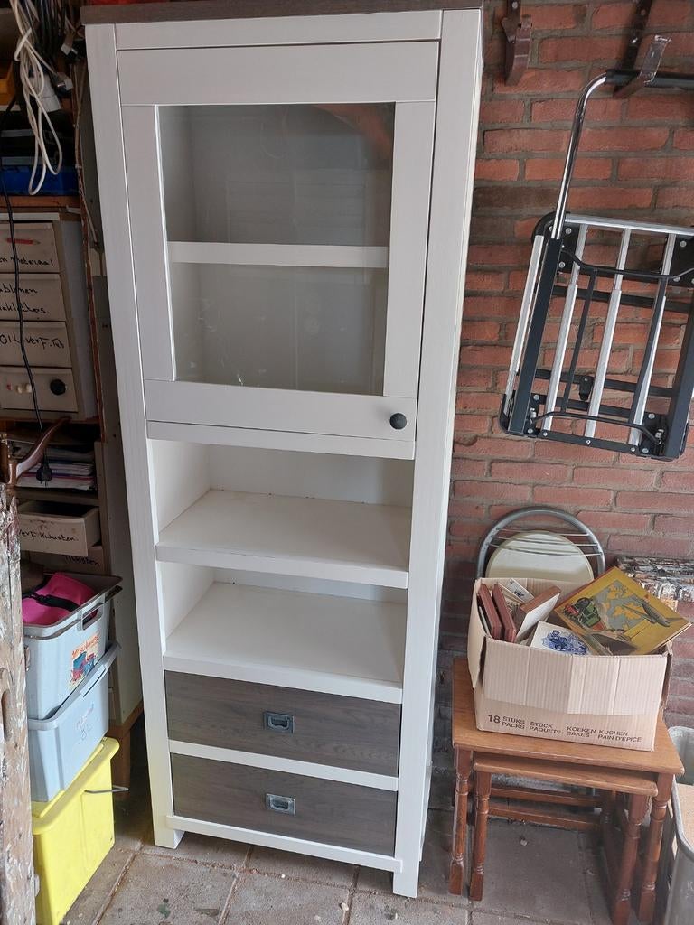 Witte vitrinekast met lades en glazen deur, Huis en Inrichting, Kasten | Vitrinekasten, Ophalen, Minder dan 50 cm, Gebruikt, Met deur(en)