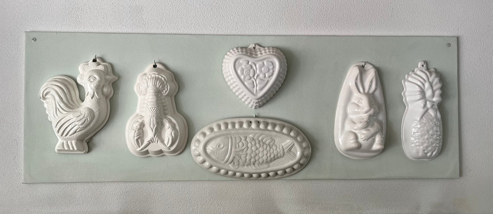 PUDDINGVORMEN OP WANDBORD., Ophalen