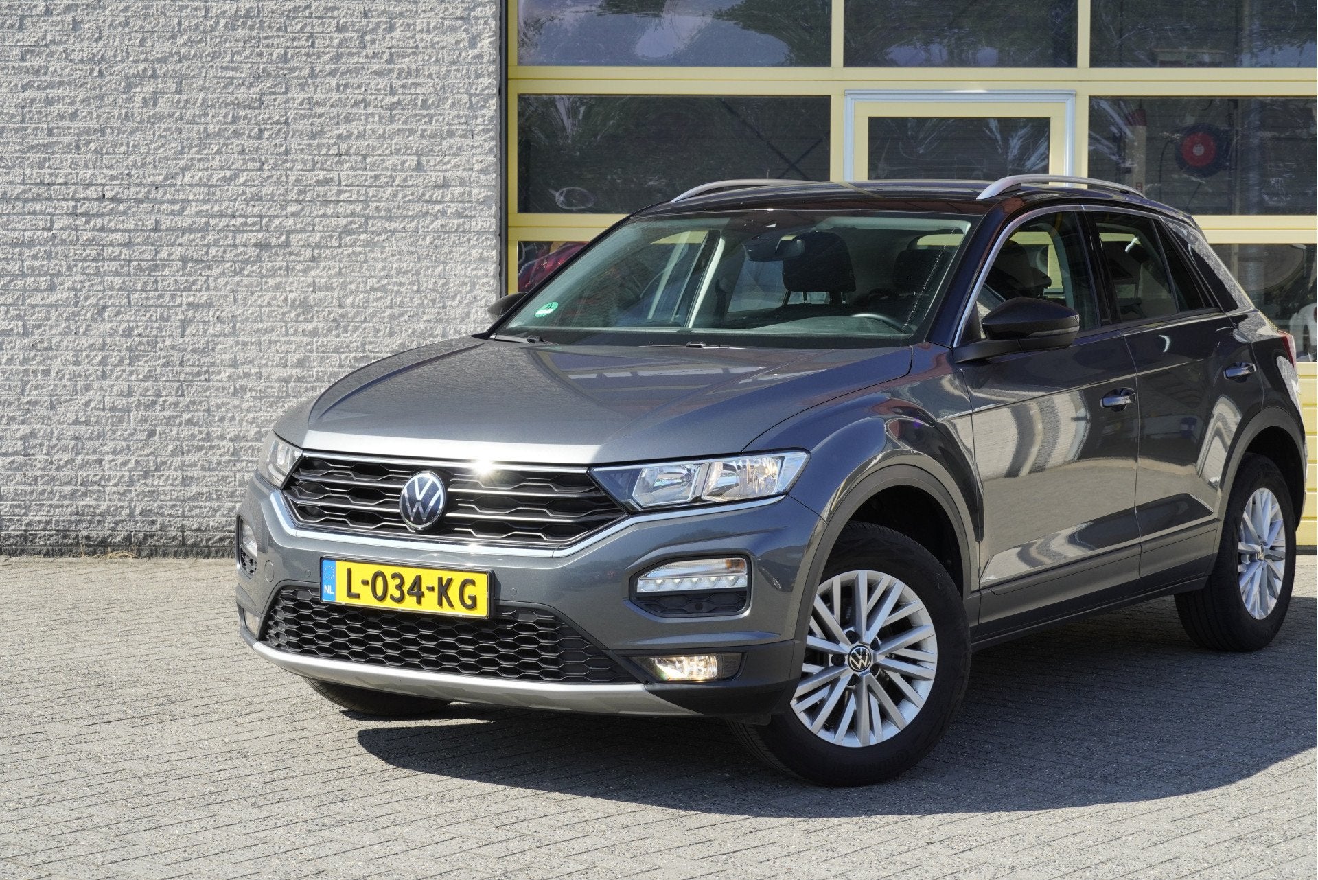 Volkswagen T-Roc 1.0 TSI Style Business BJ2021 Lmv 16" | Led, Voorwielaandrijving, Dealer onderhouden, Stof, Gebruikt