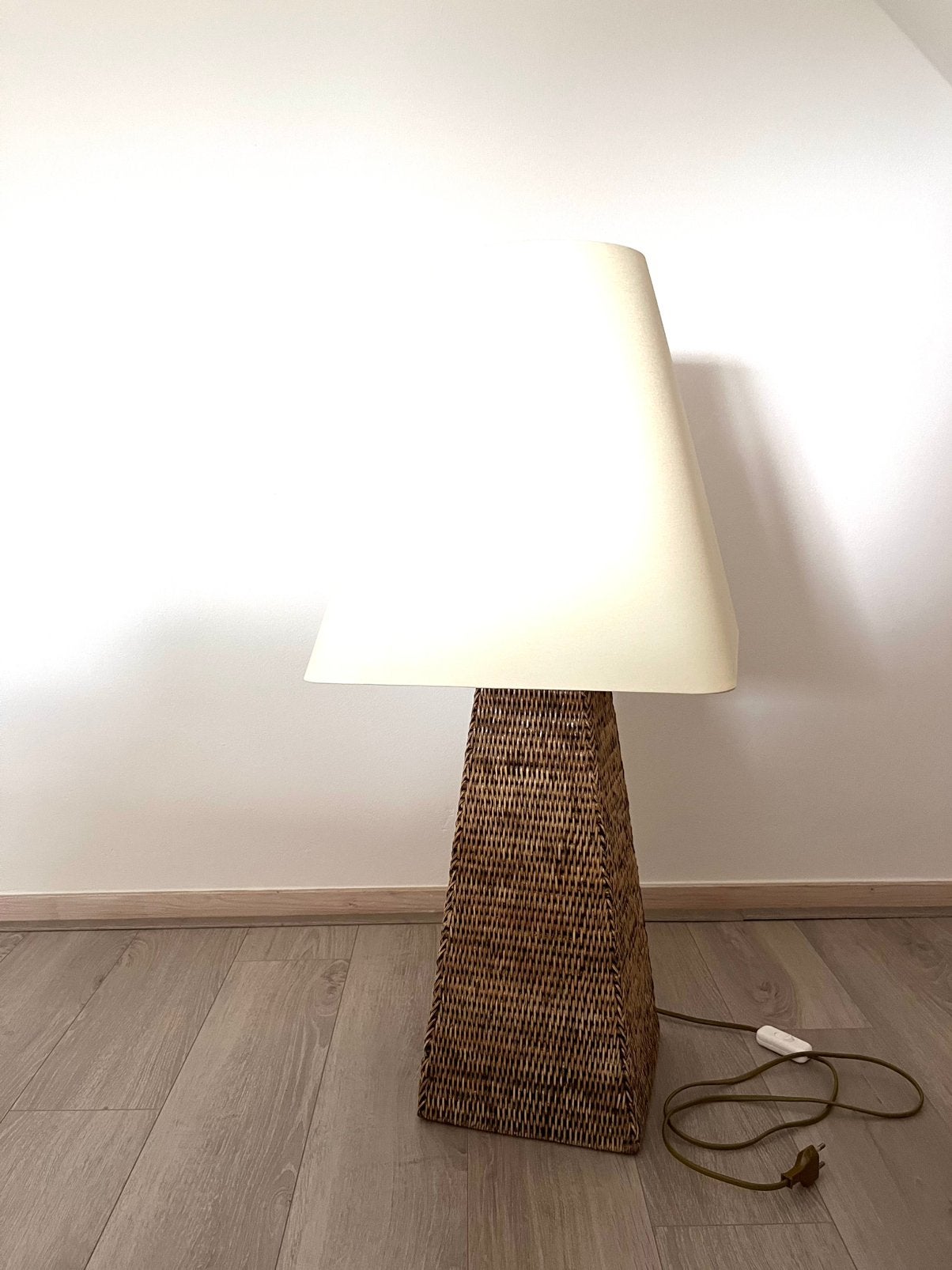 Vintage rotan taffellamp, Huis en Inrichting, Lampen | Tafellampen, Ophalen, Zo goed als nieuw, 80 cm, Vintage