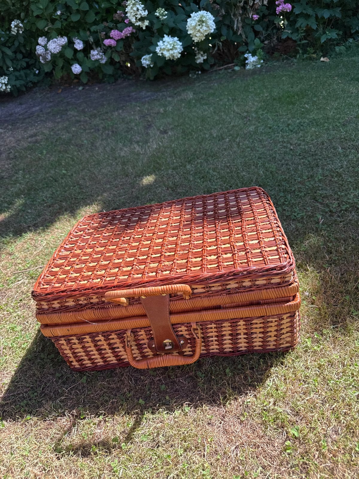 Vintage picknickmand met servies voor 4 personen, Ophalen, Zo goed als nieuw