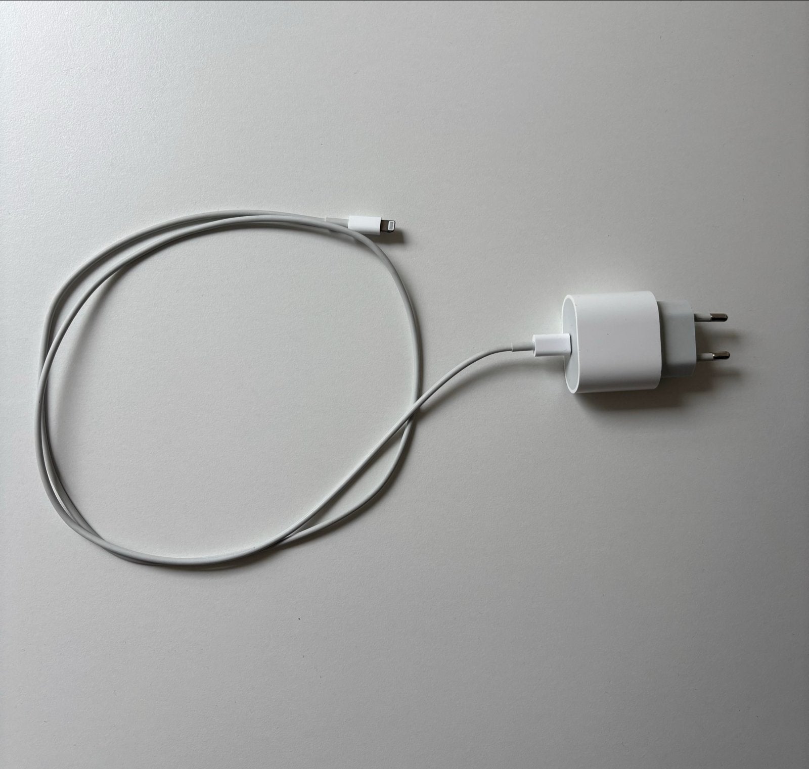 Originele Apple iPhone oplader (adapter + kabel), Telecommunicatie, Mobiele telefoons | Telefoon-opladers, Lightning, Zo goed als nieuw