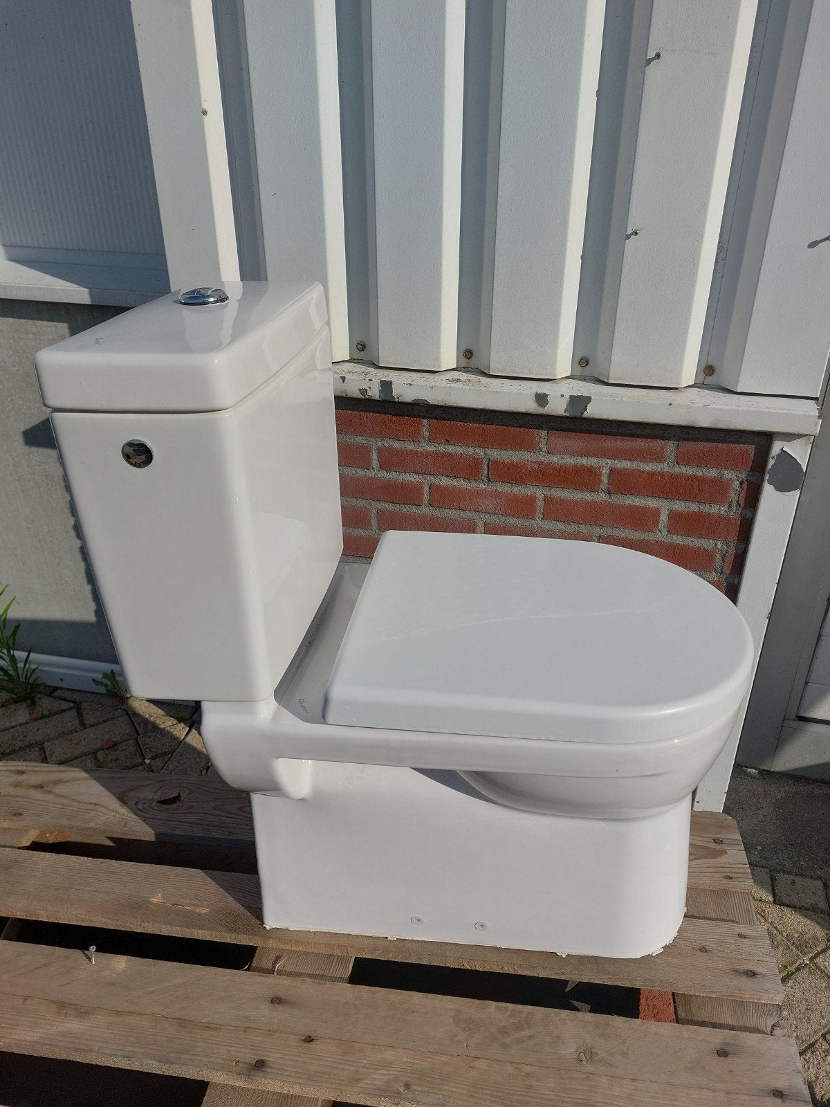 Witte staande toiletpot met stortbak, Doe-het-zelf en Verbouw, Ophalen, Gebruikt, Toilet