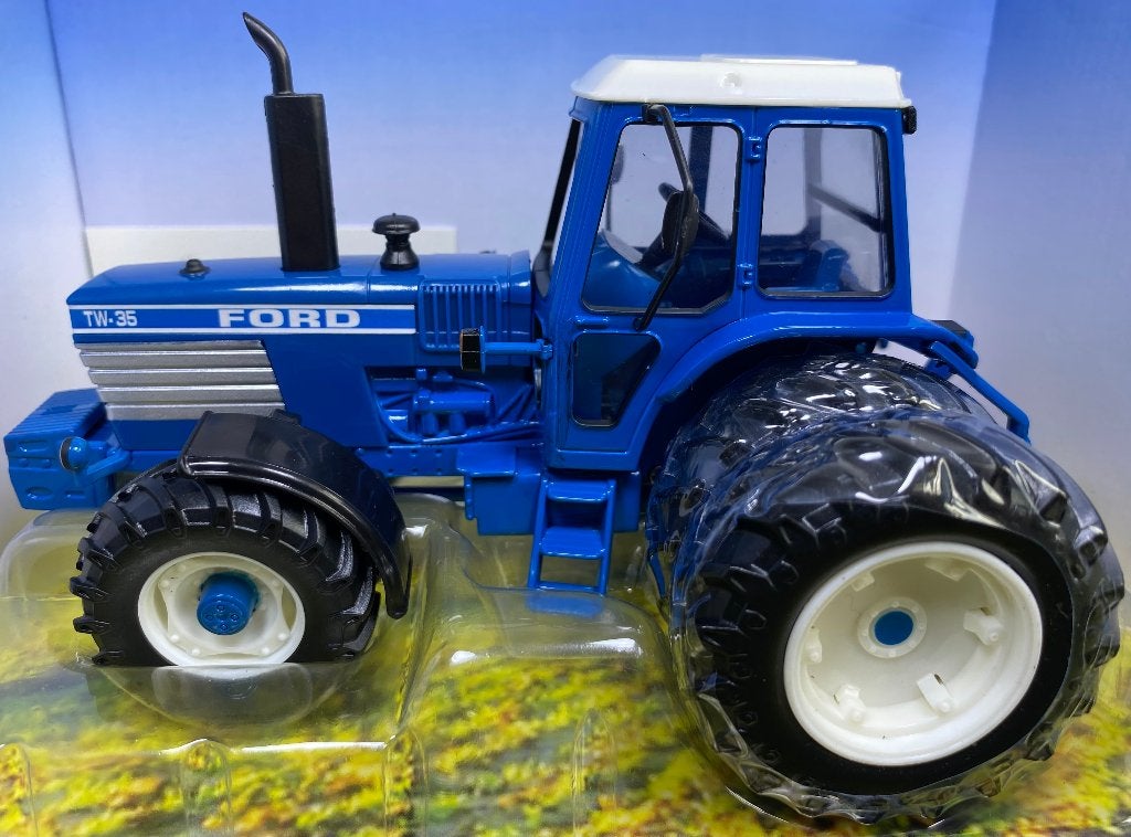 Ford TW-35 tractor 1:32 Britains, Hobby en Vrije tijd, Modelauto's | 1:32, Ophalen of Verzenden, Nieuw, Tractor of Landbouw, Britains
