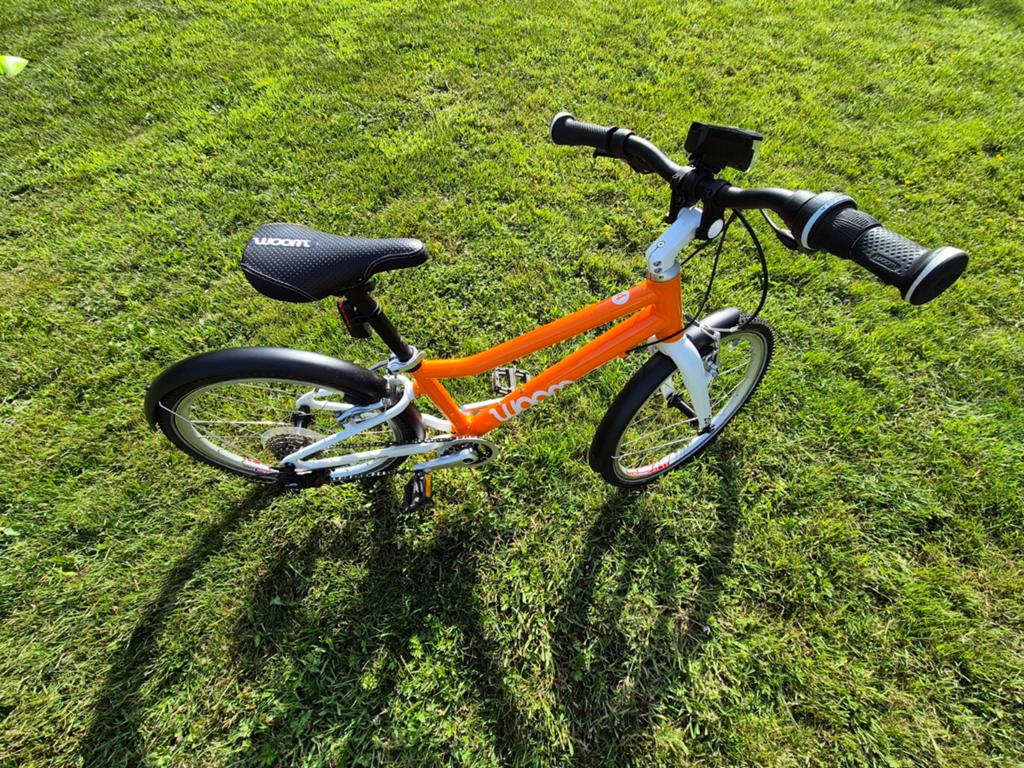 Woom 4 kinderfiets ( oranje ), Fietsen en Brommers, Ophalen, 20 inch of meer, Velgrem, Zo goed als nieuw