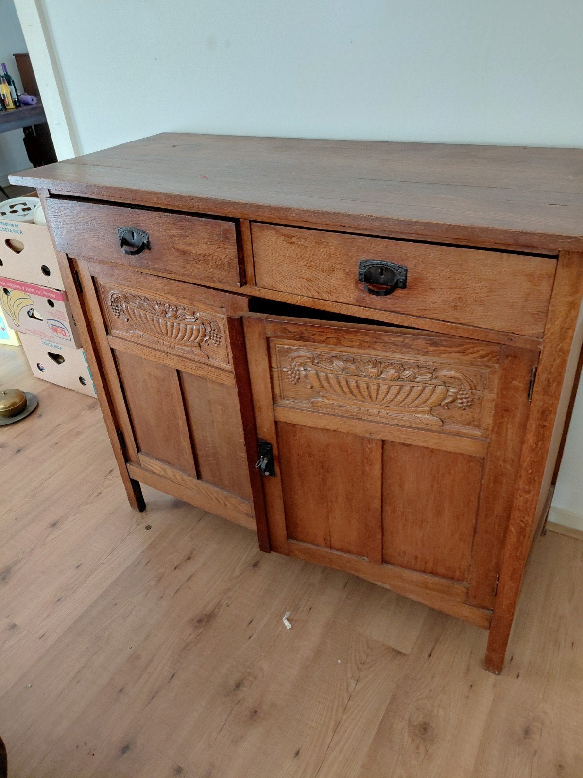 Antiek eiken dressoir met houtsnijwerk, Ophalen, Gebruikt, 50 tot 75 cm, 100 tot 150 cm