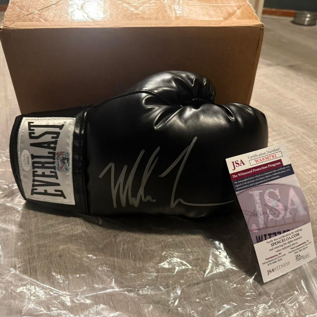 Mike Tyson gesigneerde bokshandschoen JSA, Ophalen of Verzenden, Nieuw, Bokszak