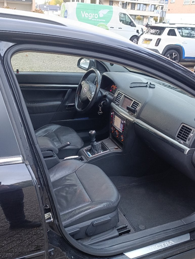 Opel Vectra 1.8 16V St.wgn 2009 Zwart, Auto's, 4 cilinders, 1796 cc, Origineel Nederlands, Handgeschakeld