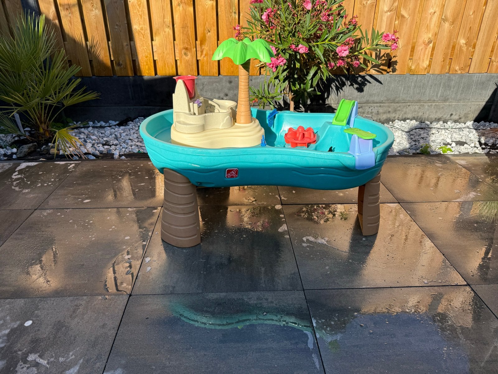 Water- en zandtafel met palmboom en accessoires, Ophalen, Gebruikt