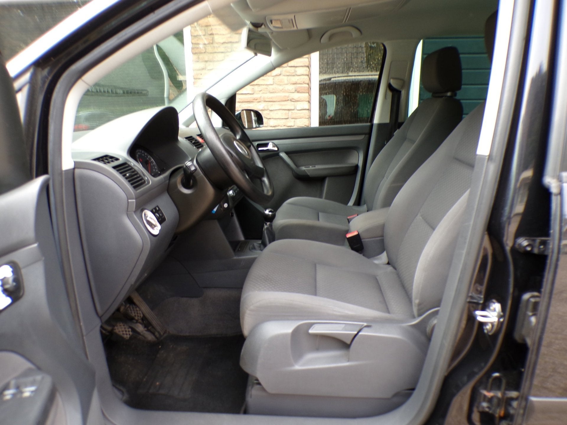 Volkswagen Touran 1.6 Business, Auto's, Voorwielaandrijving, Stof, Zwart, 4 cilinders