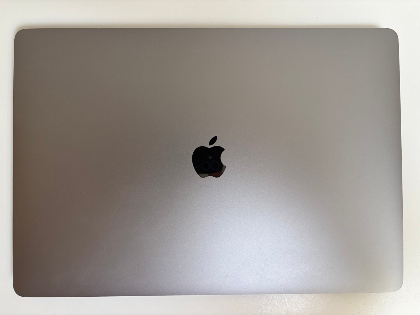 Foto 3 van MacBook Pro 16-inch 2019 — Intel Core i9 — Space Grey