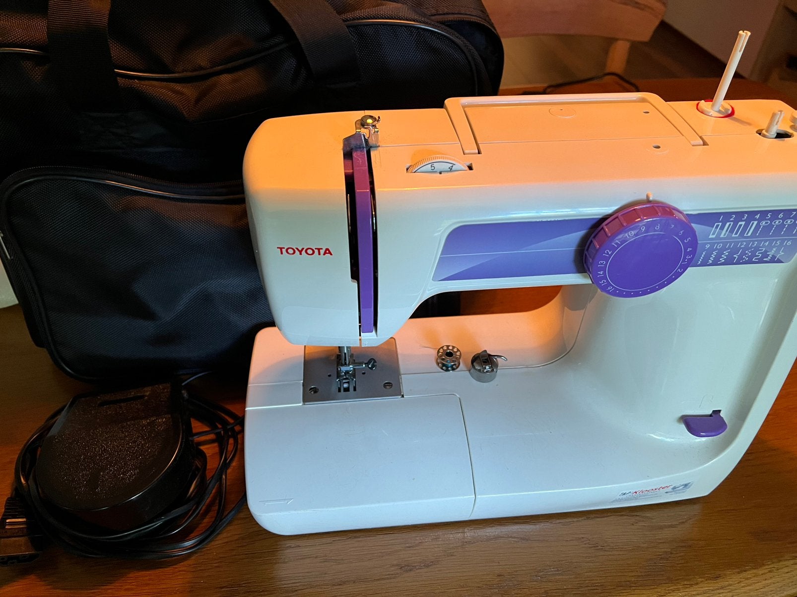 Te Koop Toyota Naaimachine, Ophalen, Zo goed als nieuw, Naaimachine, Overige merken