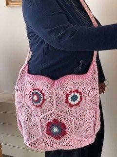 Gehaakte schoudertas hand gemaakt roze wijnrood kleur nieuw, Ophalen of Verzenden, Nieuw, Roze