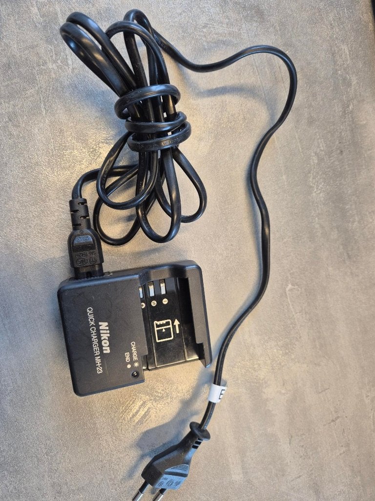 Nikon MH-23 acculader – origineel en betrouwbaar, Ophalen of Verzenden, Zo goed als nieuw, Overige typen, Overige merken