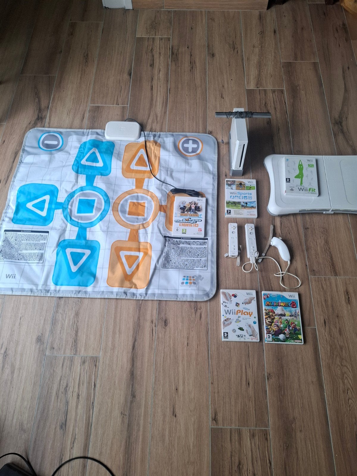 Wii console met accessoires, controllers en games, Spelcomputers en Games, Ophalen of Verzenden, Gebruikt, Met 2 controllers, Met games