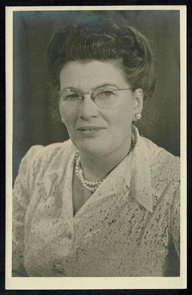 Portretfoto: jaren 40 vroege jaren 50 - Rademakers, Nijmegen, Verzamelen, Foto's en Prenten, Gebruikt, Verzenden, Foto, 1940 tot 1960