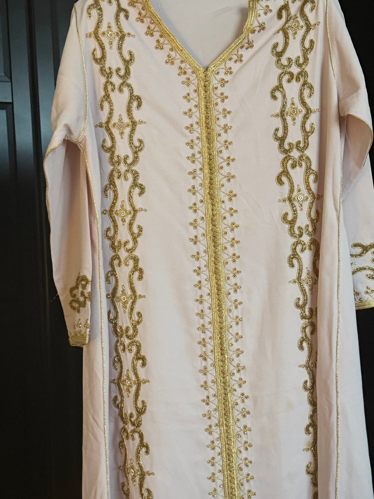 Elegante Kaftan met Gouden Borduurwerk, Maat 38/40 (M), Beige, Ophalen of Verzenden, Zo goed als nieuw