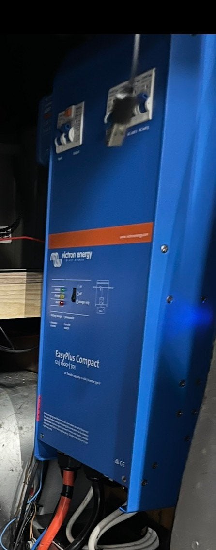 Victron Easyplus 12/1600 Omvormer en Acculader, Caravans en Kamperen, Ophalen, Zo goed als nieuw