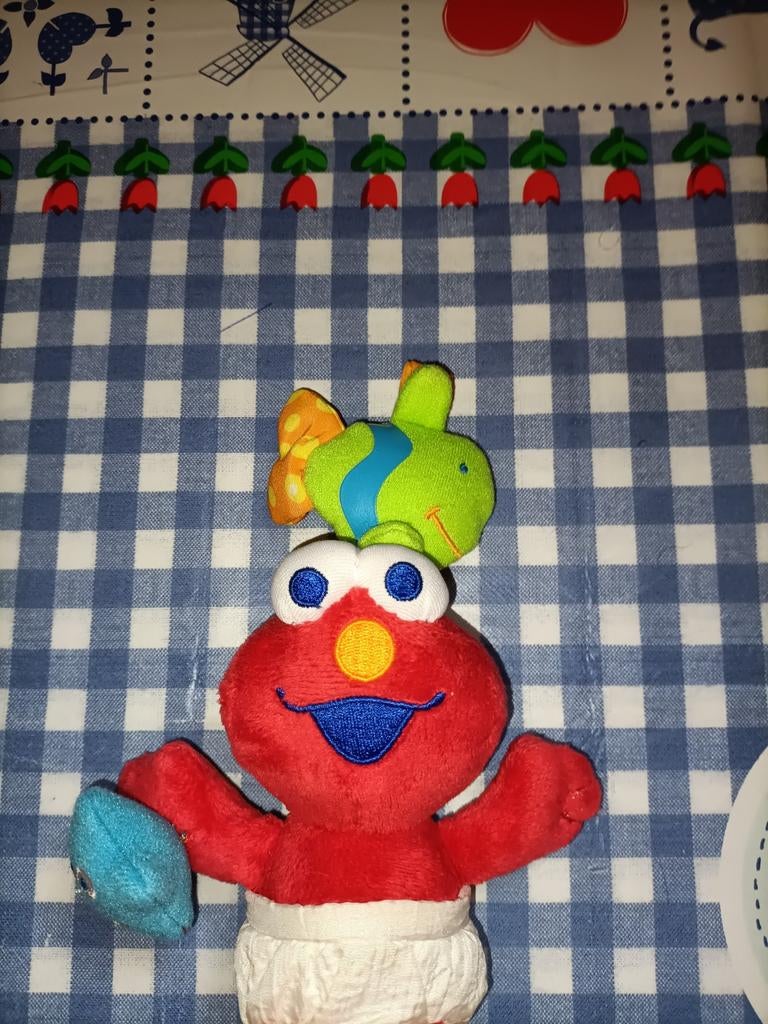 Elmo baby knuffeltje 27 cm groot, Ophalen of Verzenden, Zo goed als nieuw, Overige typen
