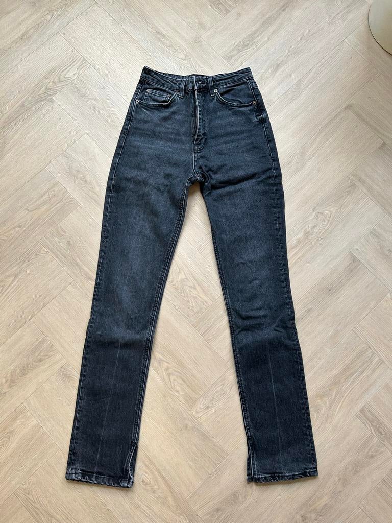 Zara zwarte jeans met rechte pijpen en split - Maat 36, Ophalen of Verzenden, Zo goed als nieuw, Zwart, W28 - W29 (confectie 36)