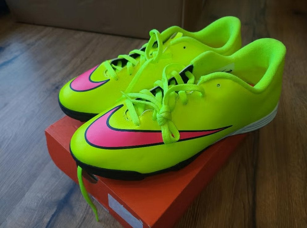 Nike mercurial voetbalschoenen maat 38 kunstgras nieuw, Maat XS of kleiner, Schoenen, Nieuw, Ophalen of Verzenden