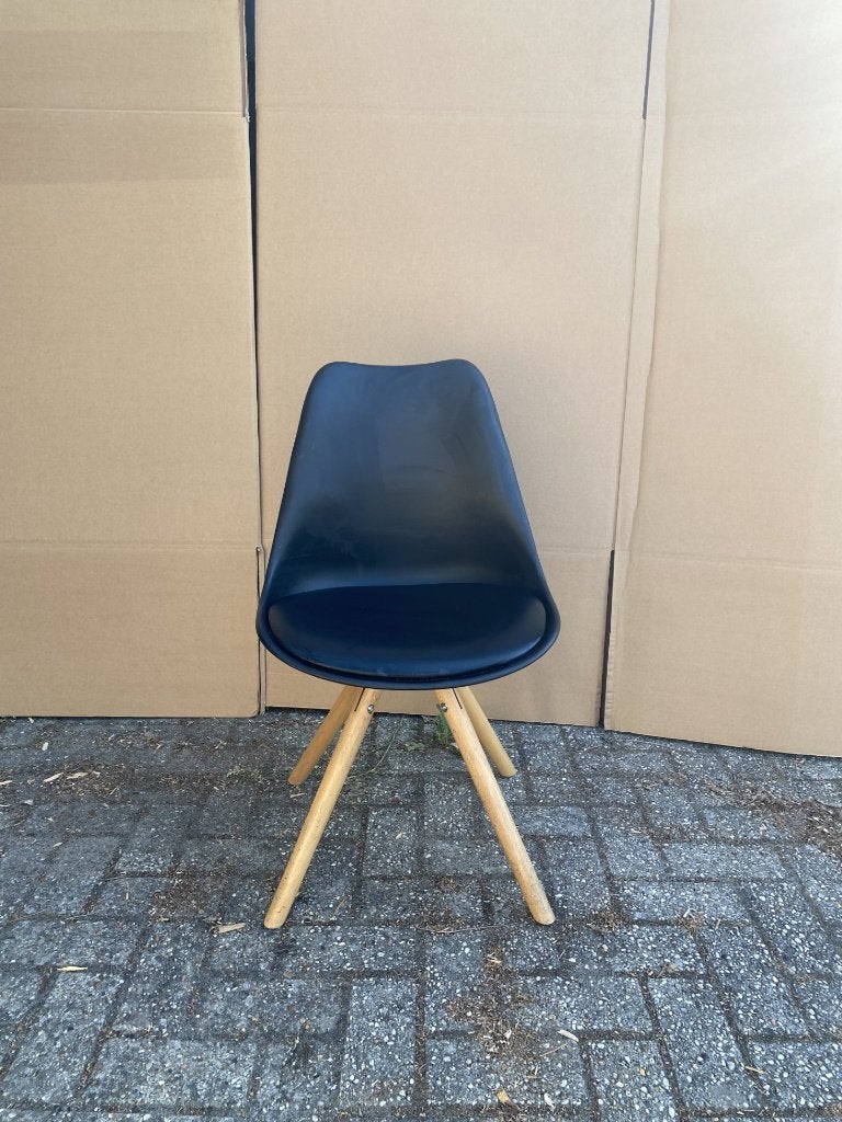 Zwarte kuipstoel, Huis en Inrichting, Stoelen, Ophalen, Leer, Zwart, Zo goed als nieuw