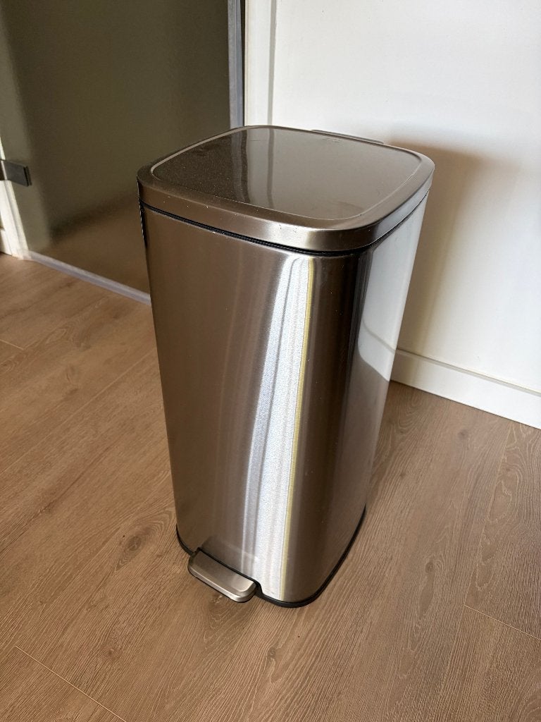 Pedaalemmer RVS - 30 liter - merk EKO, model: Stella, Ophalen, 50 – 75, Met pedaal, Zo goed als nieuw