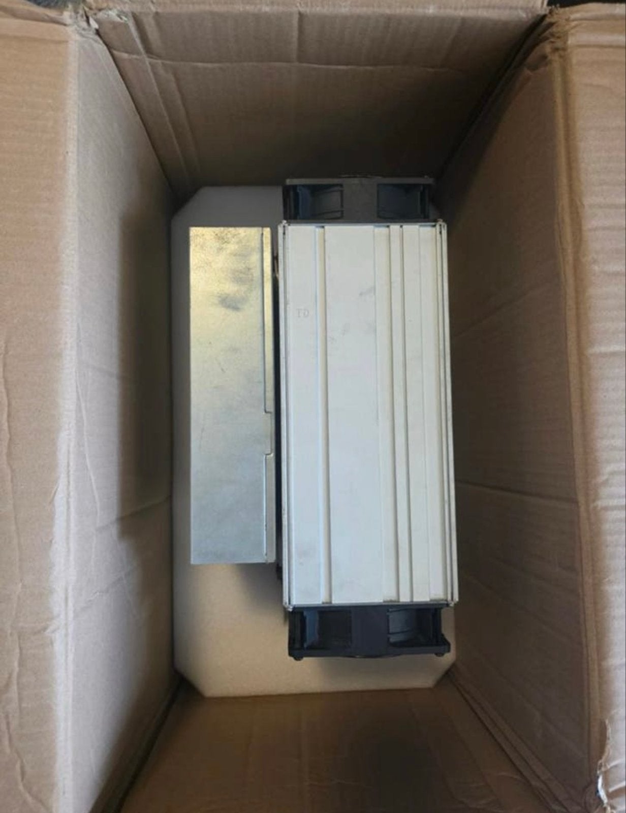 Antminer L7 - werkend weggezet, Ophalen, Zo goed als nieuw