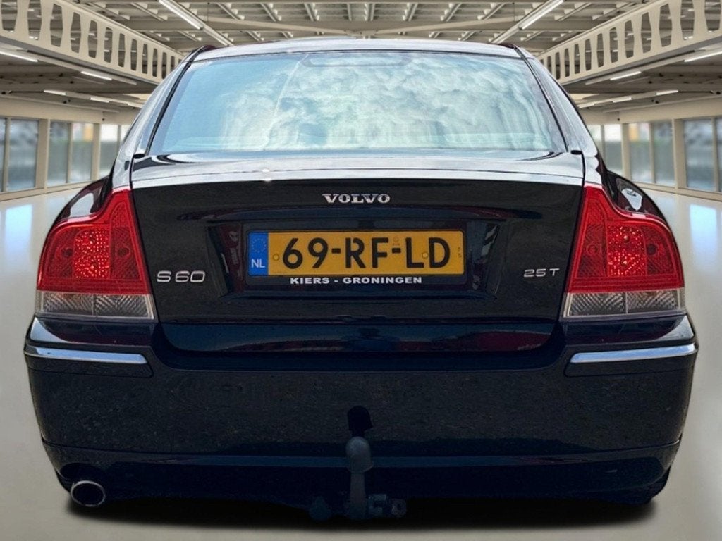 Volvo S60 2.5T Summum CarPlay, Leder interieur, trekhaak, el, Voorwielaandrijving, Gebruikt, S60, Handgeschakeld
