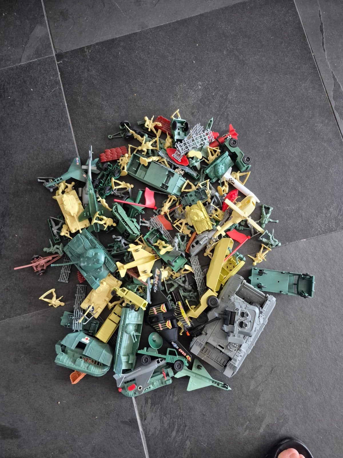 Speelgoed oorlog spullen zak vol, Ophalen