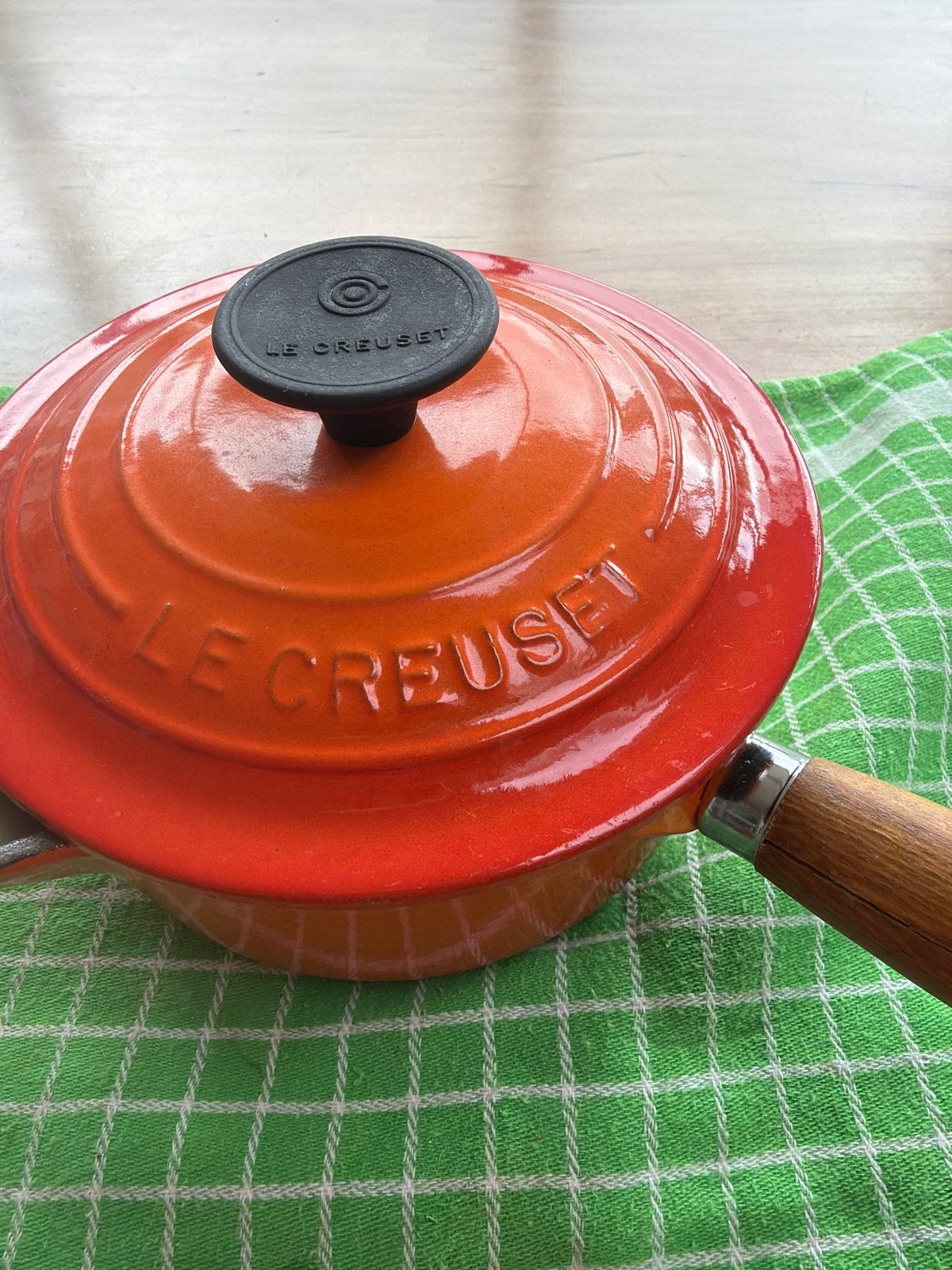 Le Creuset Sauteerpan - Oranje geëmailleerd gietijzer, Huis en Inrichting, Gebruikt, Gietijzer, Met deksel, Le Creuset